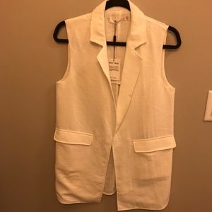 Linen sleeveless blazer
